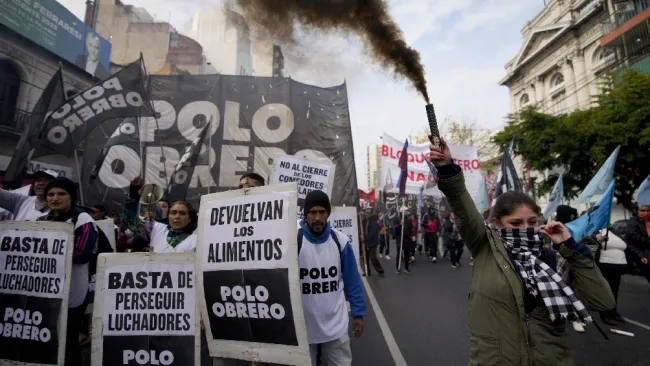Las personas salieron a las calles para que se ayude a la gente con hambre.