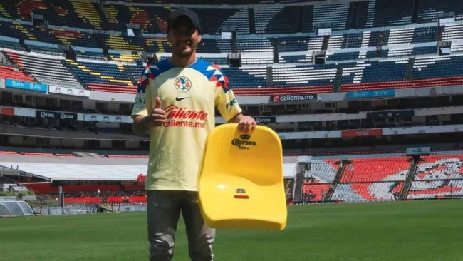 ¡Se llevan el Estadio Azteca a 'pedacitos'! Sambueza presume butaca del Coloso