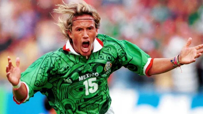 Doblete del 'Matador' Hernández ante Corea del Sur en Francia 98 cumple 26 años