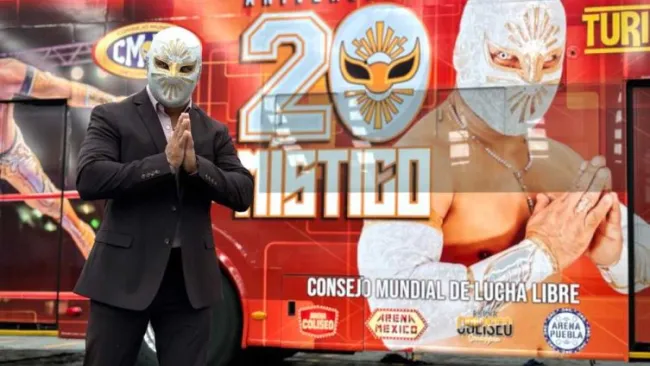 Turibus y CMLL develan imagen de Místico