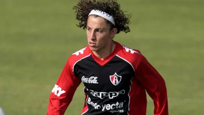Guardado debutó en 2005 con Atlas