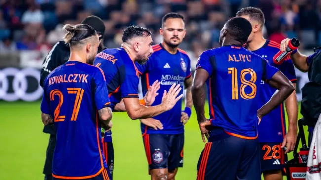 El mexicano estuvo presente en el empate de su equipo