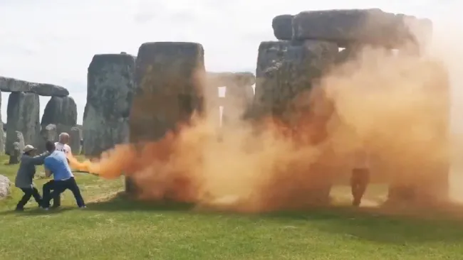 Las personas trataron de evitar que las rocas fueran pintadas, pero no lo consiguieron.