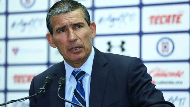 Eduardo de la Torre, exfutbolista mexicano, fue hospitalizado tras derrame cerebral