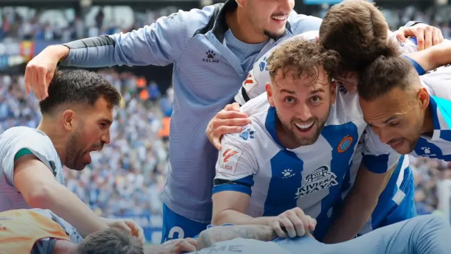 Barcelona felicita al Espanyol por su ascenso a LaLiga y la afición culé 'explota'