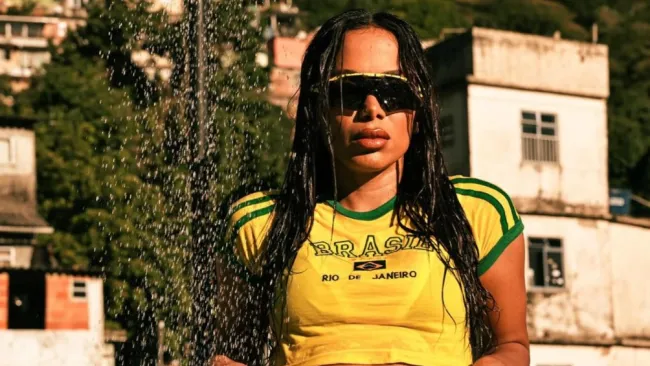 Anitta se une a Christian Martinoli y al 'Dr.' García para las transmisiones de TV Azteca