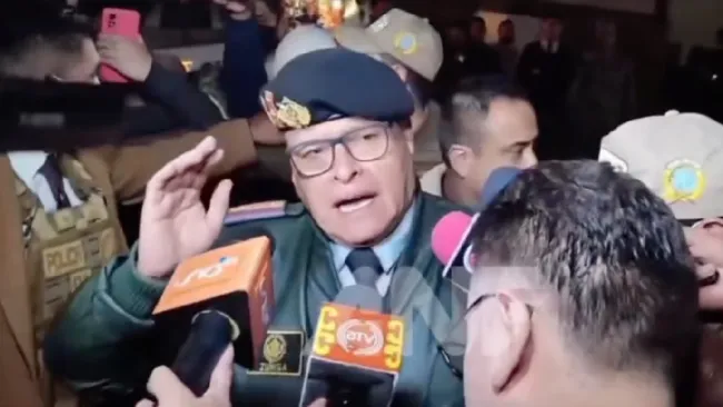 El militar acusa al presidente de ordenarle que movilizara las tropas para subir su popularidad.