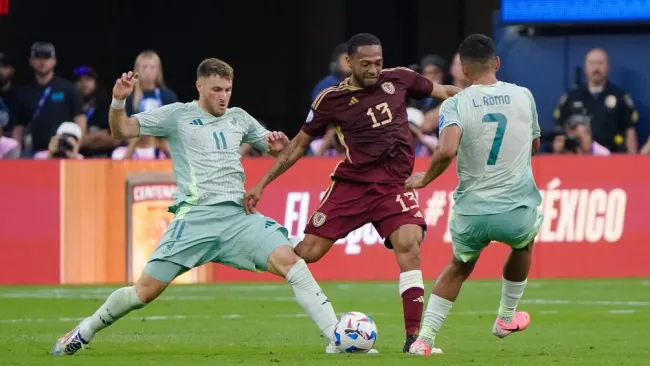 Giménez el '9' menos efectivo con la Selección Mexicana