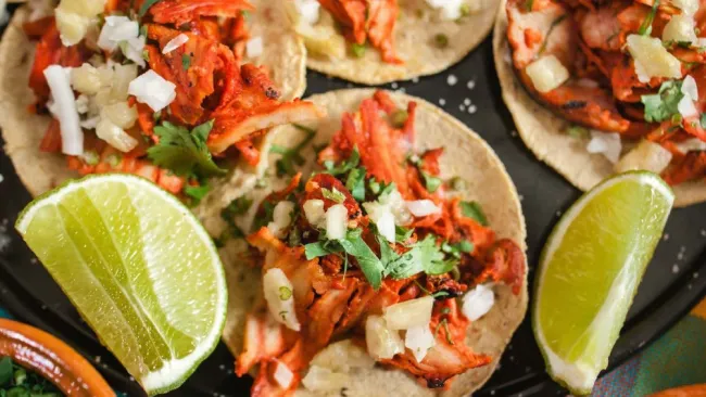 Taquerías en CDMX modifican sus salsas tras quejas de extranjeros