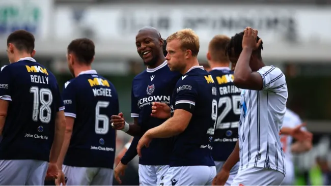 El equipo de Antonio Portales celebra la victoria en pretemporada