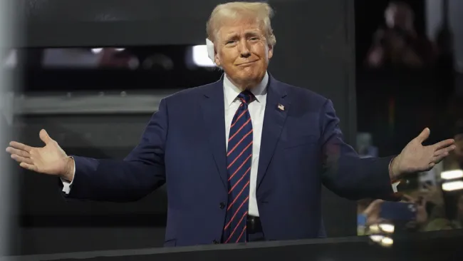 Se dice que el expresidente perdió un pequeño pedazo de su oreja.