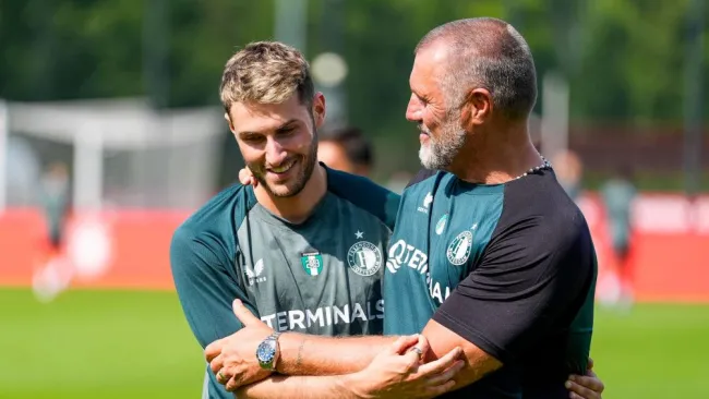 Santiago Giménez reporta con Feyenoord tras participación en Copa América