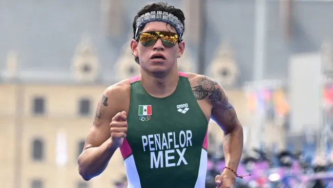 Crisanto Grajales y Aram Peñaflor terminan lejos de los primeros lugares en Triatlón en París 2024