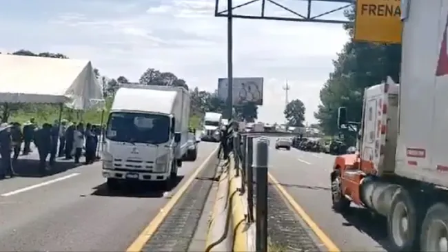 La carretera ha estado bloqueda por más de 40 horas.