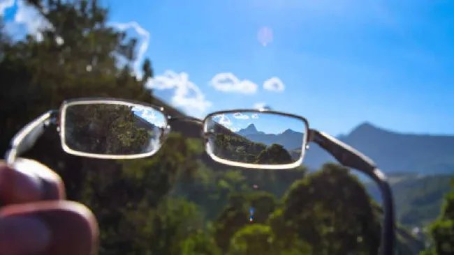 Falta de exposición a luz solar produce miopía, según especialista 