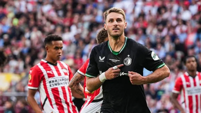 DT Feyenoord cuenta con Santiago Giménez pese a posibilidad de salida: 'Estoy contento con él'