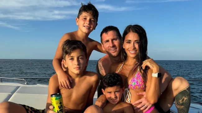 Messi junto a su familia en sus vacaciones