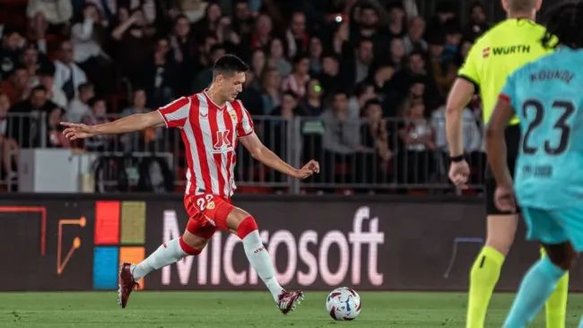 César Montes descarta jugar con Messi en Inter Miami