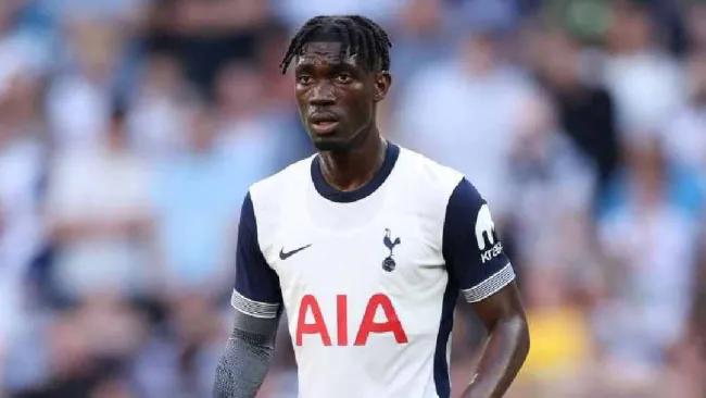 Tottenham suspende a Yves Bissouma por inhalar 'gas de la risa'