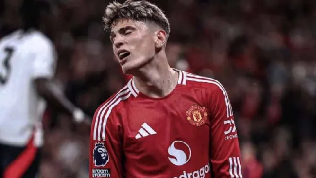 ¡Tremendo oso! Alejandro Garnacho dejó ir un gol con la portería vacía