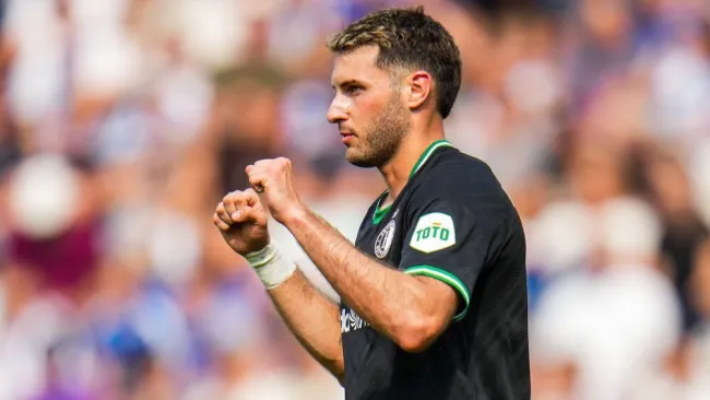 Santiago Giménez marca doblete con Feyenoord en la goleada ante PEC Zwolle en la Eredivisie