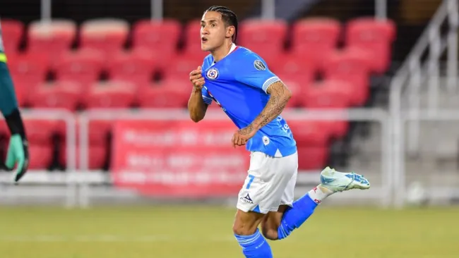 Uriel Antuna recibe el nacimiento de su tercer hijo en su cumpleaños