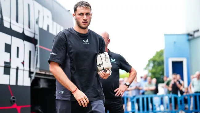 Santiago Giménez se devaluó: Se cotizaba en 50 millones de euros y ahora en 40