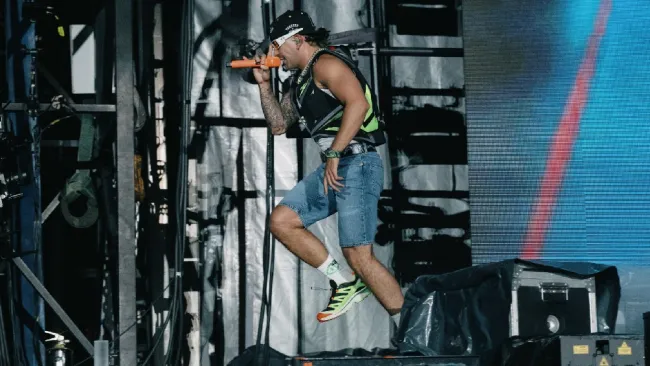 El cantante de reguetón juntó a más 65 mil personas en su primer concierto.