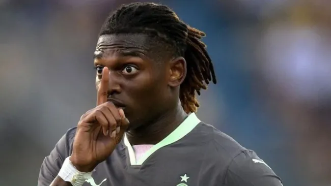 El polémico gesto de Leao hacia la afición rossonera