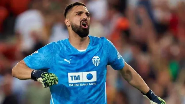 Giorgi Mamardashvili, portero figura en la Eurocopa, cerca de firmar con Liverpool