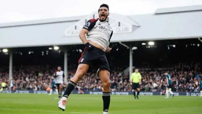 Jiménez festeja el primer gol ante Fulham