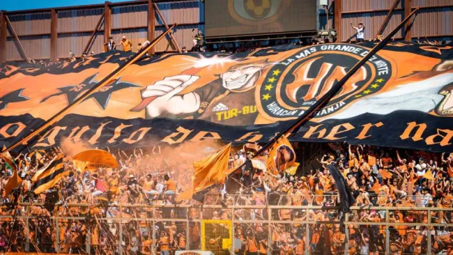 Seguidores de Colo Colo y Cobreloa, protagonizan bronca en aeropuerto de Calama 