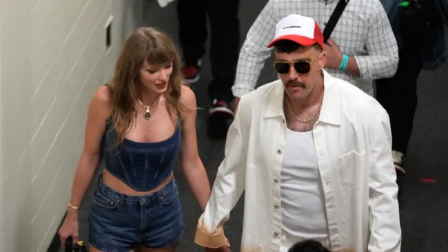 Travis Kelce alquiló todo un bar para celebrar con Taylor Swift