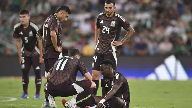 Julián Quiñones abandona el duelo ante Nueva Zelanda por lesión