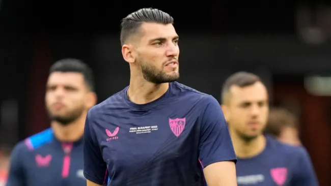 Rafa Mir, del Valencia, manda comunicado tras ser acusado