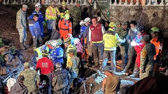 Se deslava cerro en Naucalpan por las lluvias y deja seis muertos 