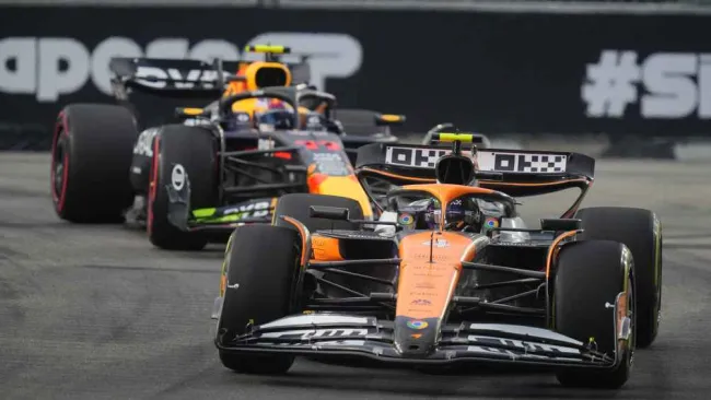 Checo Pérez 'explota' contra McLaren durante la FF3 GP de Singapur