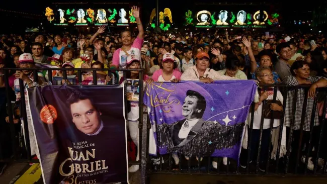 Así se vivió esta noche el concierto del Divo de Juárez. 