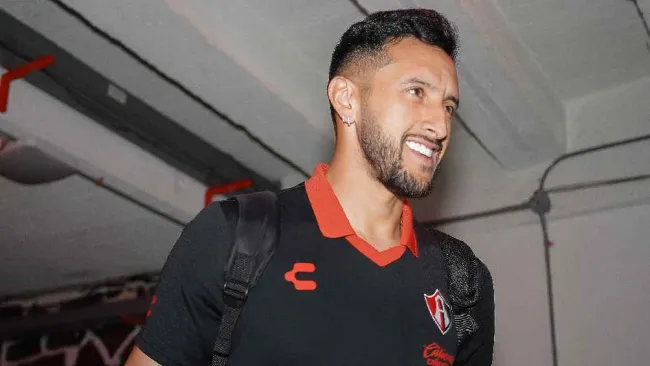 Camilo Vargas arquero del Atlas se tituló como periodista