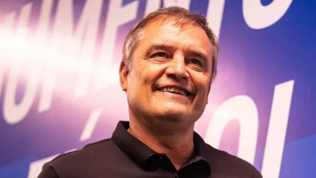 Su salida fue abrupta, tras la histórica derrota 7-0 en el Clásico Joven