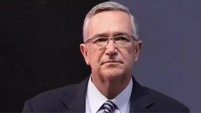 Ricardo Salinas Pliego se pelea con usuarios en redes tras publicación sobre el huracán John