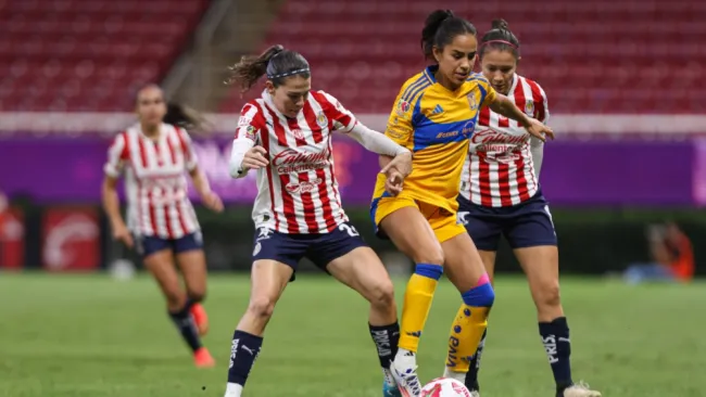 Con gol de Caro Jaramillo, Chivas rescata el empate ante Tigres 