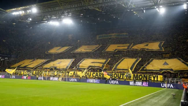 Hinchas de Borussia Dortmund repudian la nueva Champions League: "UEFA mafia" 