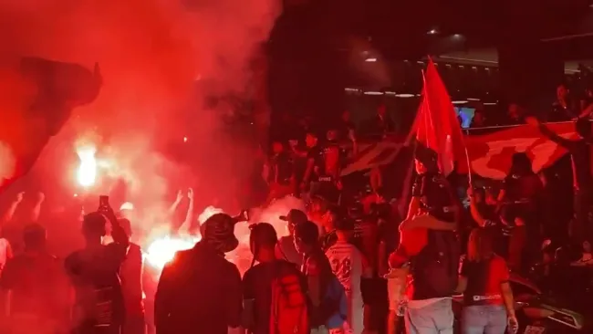 Afición de Atlas realizó serenata al equipo previo al Clásico Tapatío 