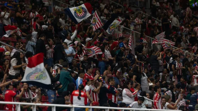 Afición de Chivas realizó caravana rumbo al Estadio Akron previo al Clásico Tapatío