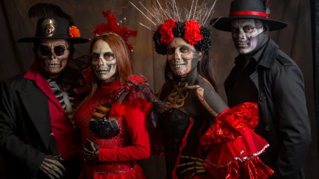 El público podrá participar como espectador o se podrá unir a los contigentes. 