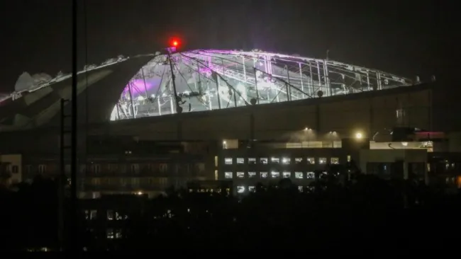 Fuertes vientos del huracán Milton desprenden techo del Tropicana Field, casa de los Rays