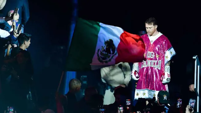 Canelo Álvarez y David Benavidez candidatos para enfrentar a Dmitry Bivol
