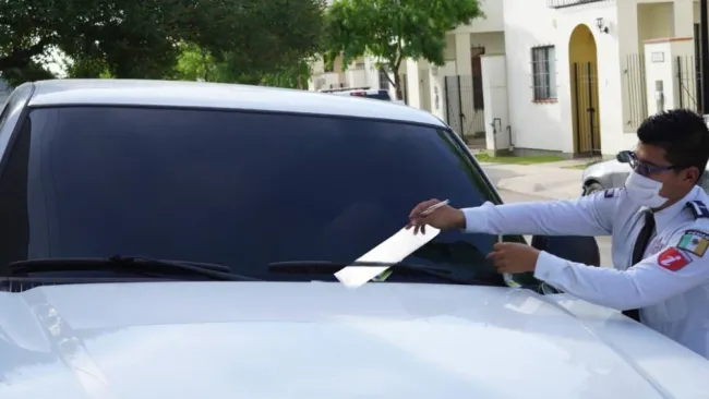 Camionetas con vidrios polarizados recibirán multa
