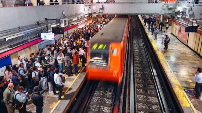 Existe una multa por pelearse en el Metro de la CDMX. 